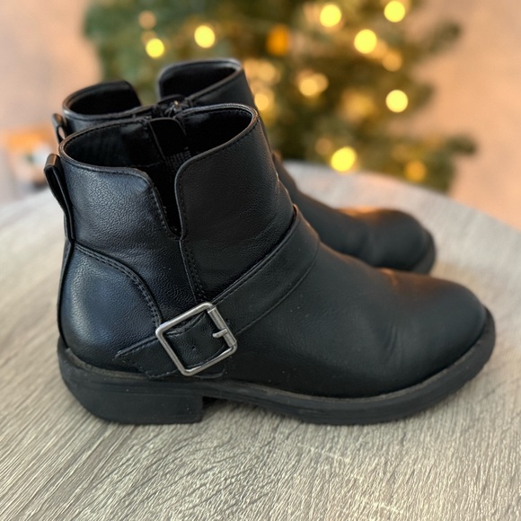 2 Pair - Girls Black Boots - Art Class - Size 1 - Picture 4 of 8